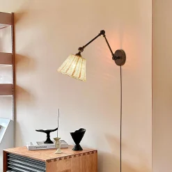 ALPINALUZ Applique murale avec bras oscillant et abat-jour en rotin Style rustique, douille E27 avec câble, prise et interrupteur