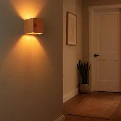 ALPINALUZ Applique Murale en Bois Design en Cube, Lumière Haut/Bas, Douille E27