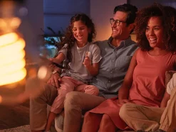 Ampoule connectée dimmable Bluetooth Philips Hue IP20 Globe E27 550lm 7W blanc chaud