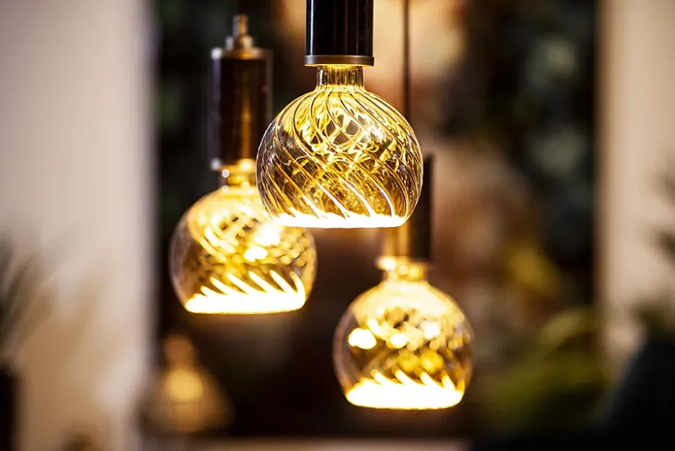 Ampoule LED décorative E27 230lm blanc chaud 6W Segula