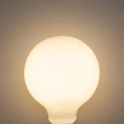 Ampoule LED E27 à intensité variable 3 niveaux, verre opale G95, 4 W, 450 lm, 3000 K