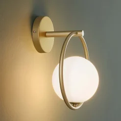 Applique boule en verre suspendue sur anneau doré - Steya