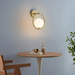 Applique boule en verre suspendue sur anneau doré - Steya