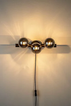 Applique design noir mat 3 boules de verre - Boite à design