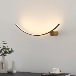 Applique LED demi cercle noir support laiton - Curva