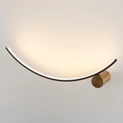 Applique LED demi cercle noir support laiton - Curva