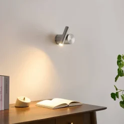 Applique liseuse orientable et dimmable design chromé - Isévia