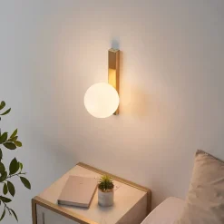 Applique moderne boule en verre et socle fin laiton - Noava