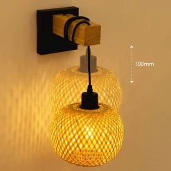 Applique Murale avec Support en Bois Naturel et Abat-jour en Osier Suspendu Base en Métal Noir Douille E27 pour Salon Co