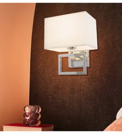 Applique murale design Passy design métal chromé tissu blanc