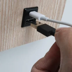Applique murale noir et bois avec faisceau flexible 3W port USB et Type C interrupteur avec puces CREE.