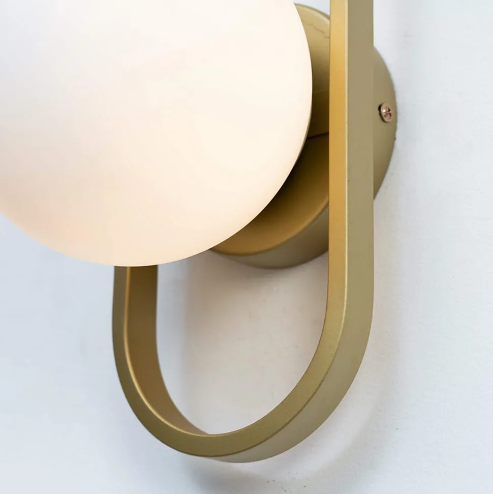 Applique murale vintage dorée à verre blanc - Belisto