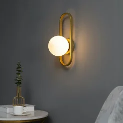 Applique murale vintage dorée à verre blanc - Belisto