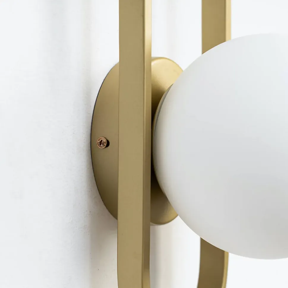 Applique murale vintage dorée à verre blanc - Belisto