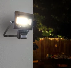 Arlux Lighting Projecteur Mural NINO 20W 1600lm - Detecteur de Mouvement - Noir