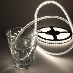 Bande LED 24V DC 10Wm Monochrome Blanc Neutre SMD2835 120 pucesm IP65 110lmW Coupure tous les 5cm 5 mètres Largeur 8mm