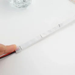 Bande LED 24V DC 10Wm Monochrome 2700K Lumière chaude SMD2835 120 pucesm IP65 110lmW Coupure tous les 5cm 5 mètres Large