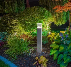 Borne d'éclairage extérieur LED 'Leah' en métal et plastique en acier brillant, LED intégré, luminaire d'allée