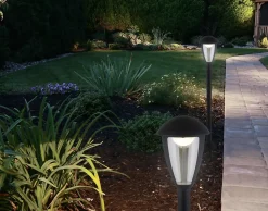 Borne d'éclairage extérieur LED 'Clint' , en métal et plastique noir, avec LED intégrée, luminaires d'allée