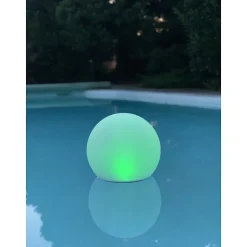 Boule solaire étanche 30cm, lumière blanche ou multicolore. 3 usages : flottante, posée, plantée