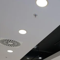 Downlight LED encastrable 40W IP44 3 teintes sélectionnables 135 lmW découpe 200 220mm avec driver Lifud