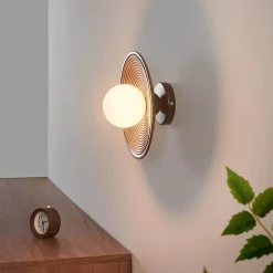 Eclairage moderne en bois de noyer et verre blanc - Thalan