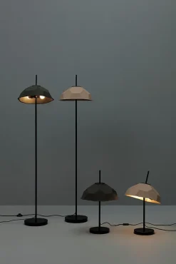 Egg Lampadaire en carton recyclé noir