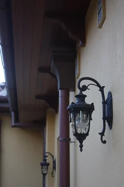 Elstead Philadelphia - Petite lanterne murale extérieure à 1 lumière, bronze vieilli IP44, E27