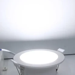 Ensemble de 10 spots LED encastrés ronds, 5W, indice de protection IP44, température de couleur réglable, blanc.