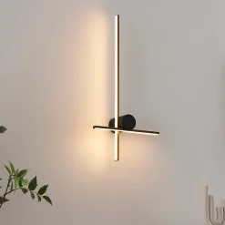 Grande applique design LED entrecroisée noir et laiton - Mallow