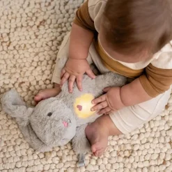 INGENUITY Veilleuse bébé, Doudou lapin, peluche Sylvie, réponds au pleurs de bébé, musicale, lumineuse, bruits blanc, et at