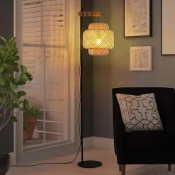 Lampadaire ANJA en bois et osier avec abat-jour en bambou interrupteur au pied et design moderne pour salon ou cuisine