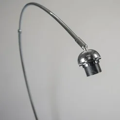 Lampadaire arc moderne chromé réglable sans abat-jour