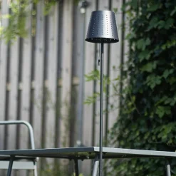 Lampadaire d'extérieur noir avec LED à intensité variable sur 3 niveaux sur énergie solaire - Ferre