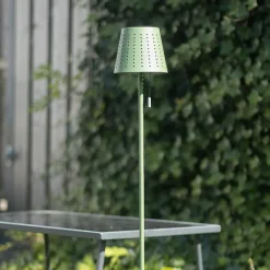 Lampadaire d'extérieur vert avec LED à intensité variable 3 niveaux sur énergie solaire - Ferre
