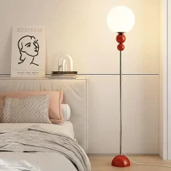 Lampadaire Multiboule en Métal Rouge Bordeaux avec Sphère Blanche Opale Design Moderne, Douille E27