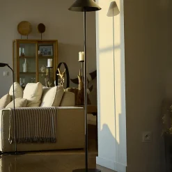 Lampadaire solaire NERIO TALL en acier noir H150cm