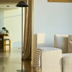 Lampadaire solaire NERIO TALL en acier noir H150cm