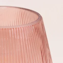 Lampe à poser à piles en verre strié rose 14x12cm