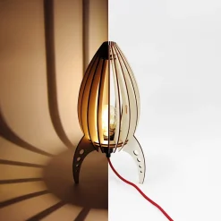 Lampe à poser enfant fusée en bois H.38cm E27 6W Atelier loupiote