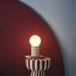 Lampe à poser intérieur céramique moucheté blanc et noir. globe en verre H 28cm - Zoe