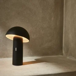 Lampe à poser sans fil nomade à tête orientable noire H 28cm. intérieur / extérieur