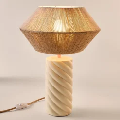 Lampe à poser Twist Maison Paloma – avec pied céramique jaune pâle et abat-jour tissé