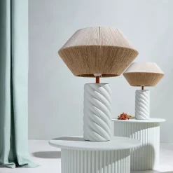 Lampe à poser Twist Maison Paloma – avec pied céramique vert pâle et abat-jour tissé