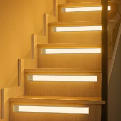 Lampe 2 x LED sous meuble NETTLIFE avec détecteur de mouvement, rechargeable par USB, 1500 mAh, un couloir ou un placard