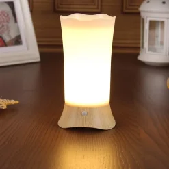 Lampe de chevet avec détecteur de mouvement LED avec 3 piles AA marron