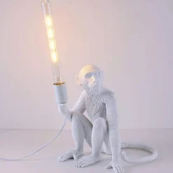 Lampe de Table Design Singe en Résine, Fini Doré, Style Industriel, Ampoule E27 à Filament, Idéale pour une Décoration M