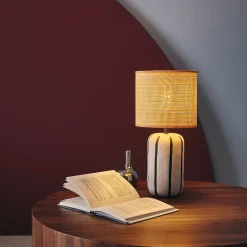 Lampe de table intérieur céramique blanche. abat-jour effet rotin H 41cm - Roxane