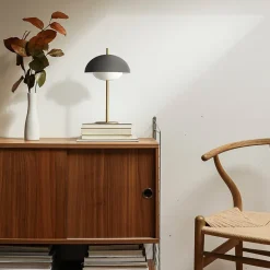 Lampe de table noire avec socle doré E27