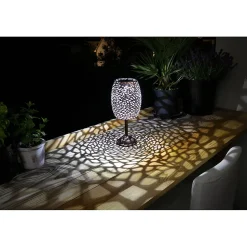 Lampe de table solaire rétro en métal ajouré- Hauteur 35cm- Diamètre 15,5cm- 1 LED blanche- 10 Lumens- Eclairage extérieur Jardin